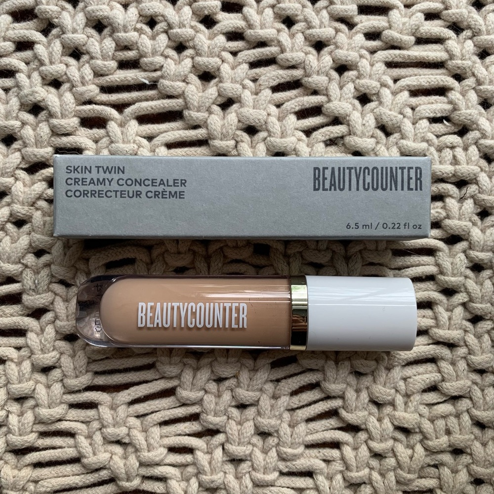 BRAND NEW Beautycounter Creamy Concealer Light 1